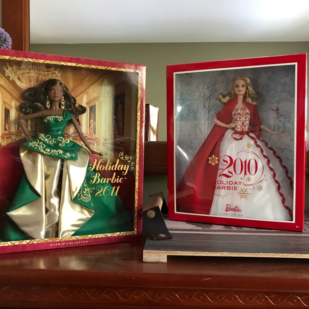Collectible Holiday Barbie 2010 (authentic)